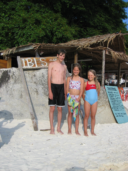 tre barn p&aring; perhentian